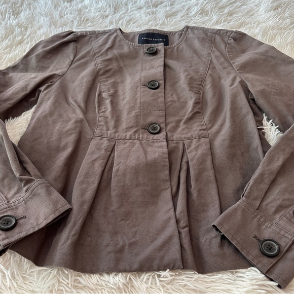 Banana Republic Pleated Button Utility Jacket | Size 2 - Picture 3 of 15